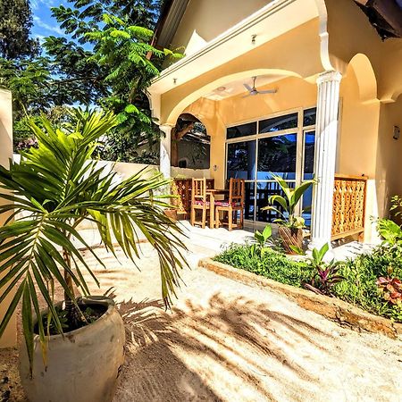 Mkadi Beach House Hotel Nungwi Exterior photo