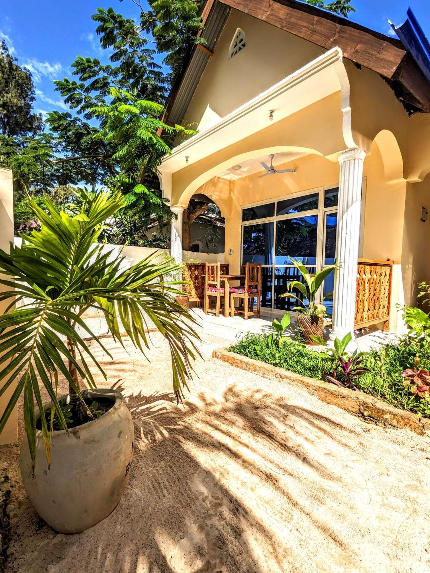 Mkadi Beach House Hotel Nungwi Exterior photo