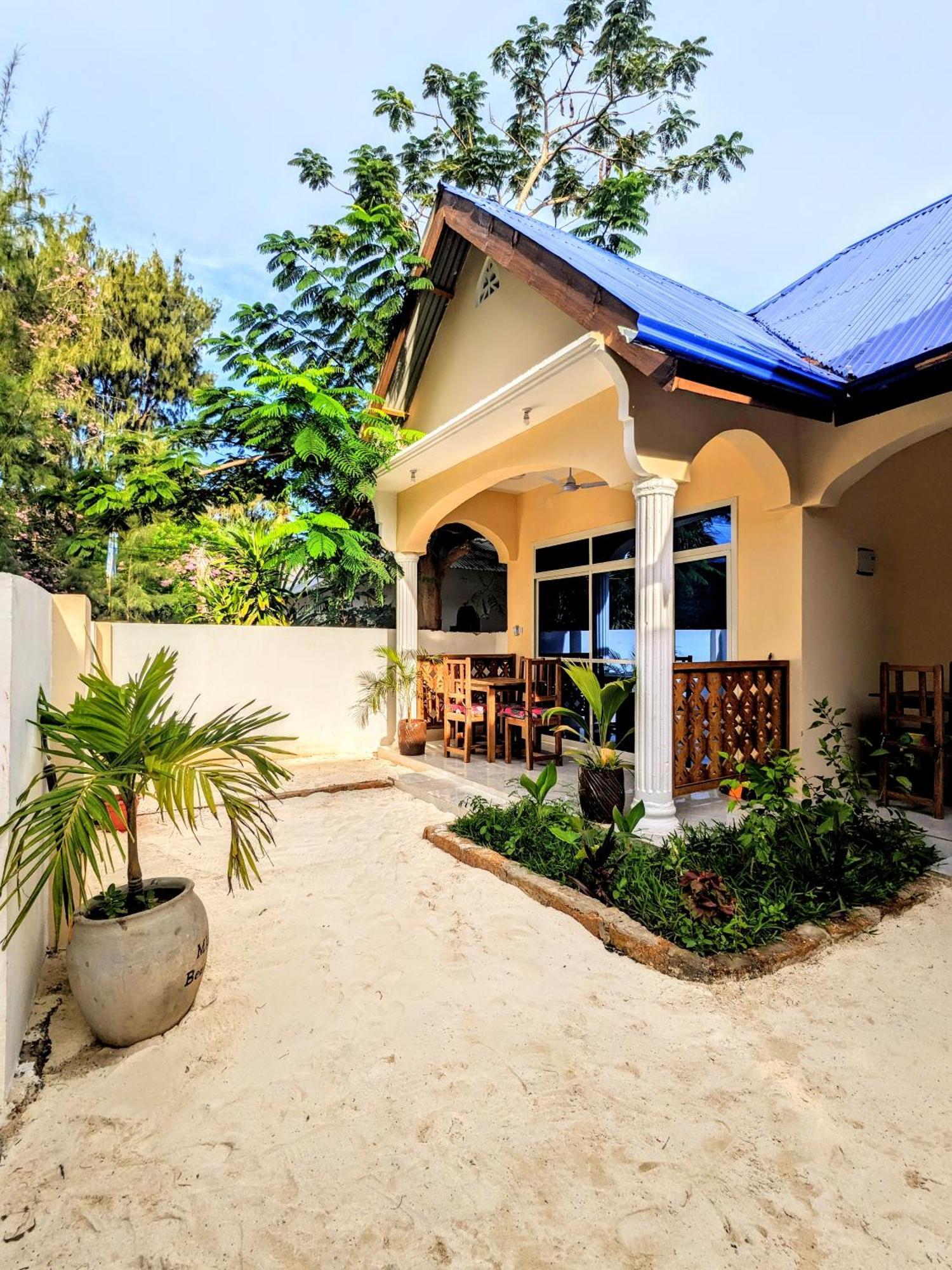 Mkadi Beach House Hotel Nungwi Exterior photo