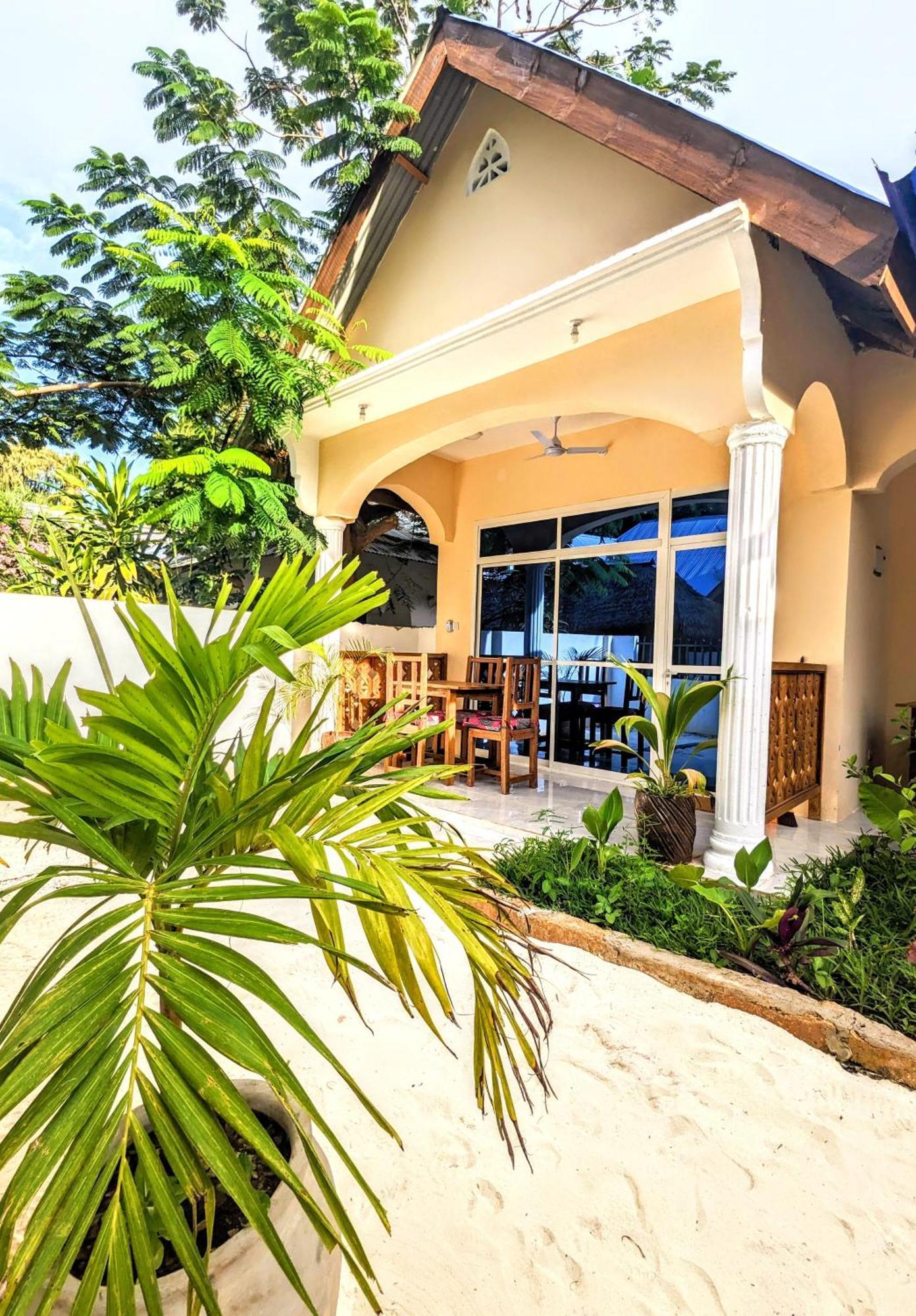 Mkadi Beach House Hotel Nungwi Exterior photo